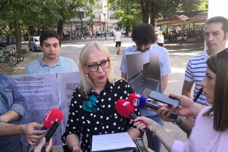 Dodig: Bašte uz zgradu NP RS moraju biti uklonjene, a grad hoće da ih legalizuje