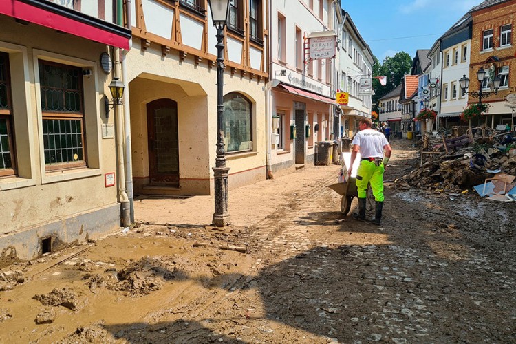 Muškarac spašen iz poplavljene garaže nakon tri dana
