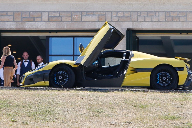Mate Rimac sa suprugom na svadbu stigao u žutoj Neveri