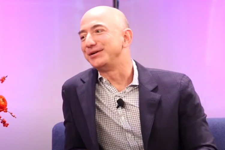 Bezos nudi dvije milijarde dolara da se vrati u trku za Mjesec