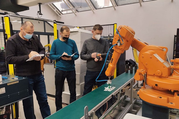 Robote uvode u kompanije