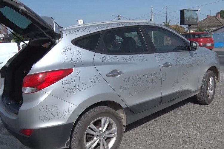 Osvanuo išaran auto: "Švaleru, vrati pare, razvela sam se zbog tebe"
