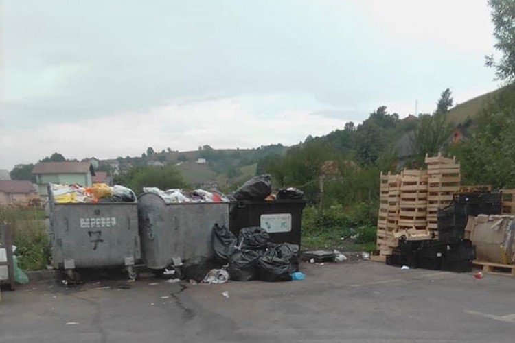 Radnici bez plata, smeće se gomila