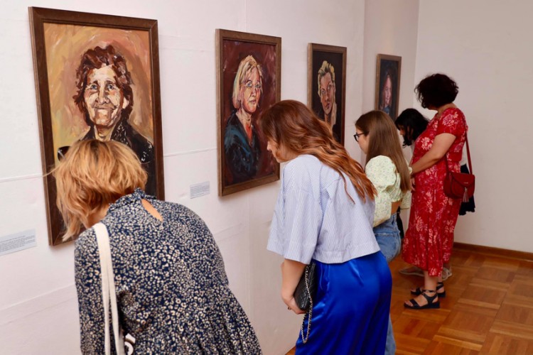Vođenje kroz izložbu "Nasilje u nasljeđe"