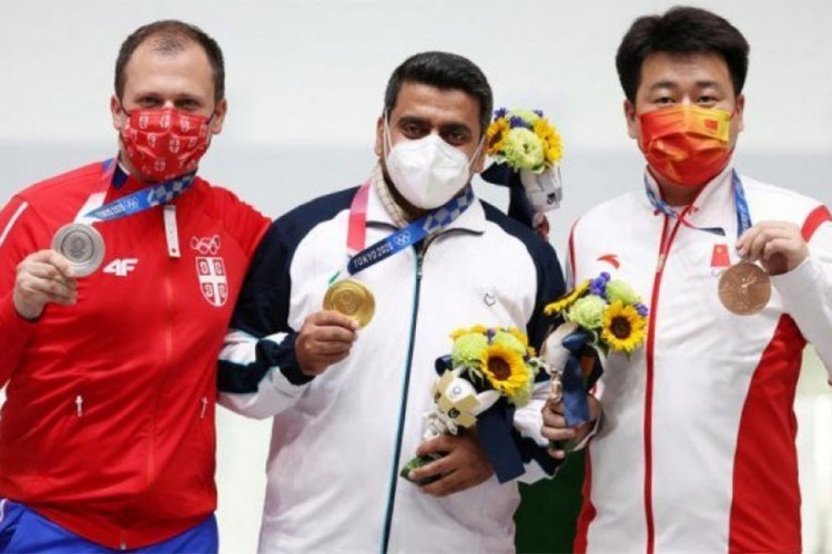 Zlatni Forugi član Iranske revolucionarne garde?