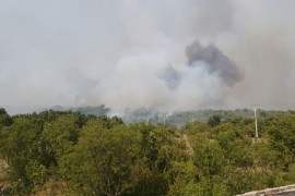 Požar u Ljubinju i dalje aktivan, ali pod kontrolom