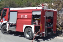 Gorio parkirani autobus u Trebinju