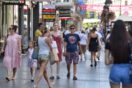 Korona se ne smiruje, skoro 1.300 novih slučajeva u Srbiji