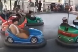Talibani u zabavnom parku jašu konjiće i voze autiće