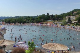 Vrvi od kupača na Panonskim jezerima