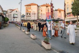 Litija prošla kroz Prnjavor, prelomljen slavski kolač