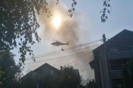 Helikopter pomaže u gašenju požara u Banjaluci