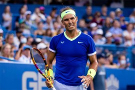 Nadal ne smije na operaciju