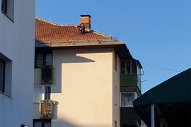 Drama u Palama: Muškarac prijeti da će skočiti sa krova zgrade