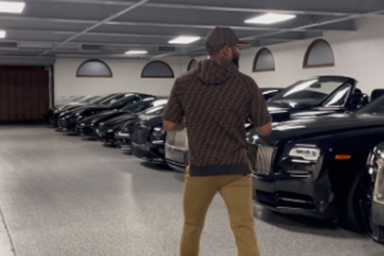 Mejveder se pohvalio nevjerovatnom kolekcijom automobila