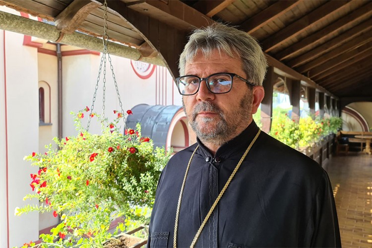 "Zamoliti patrijarha da žrtve dobojskog logora budu da proglašene za mučenike"
