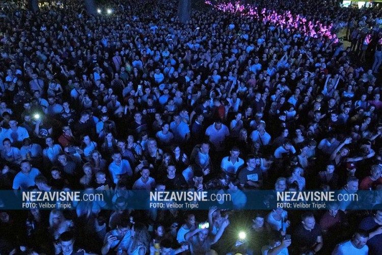 Pogledajte atmosferu sa koncerta Halida Bešlića u Banjaluci