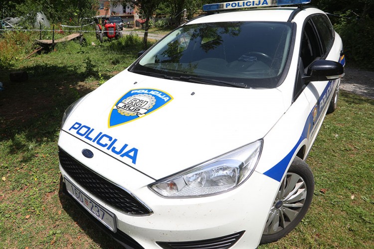 U sudaru dva vozila dvoje teško povrijeđeno