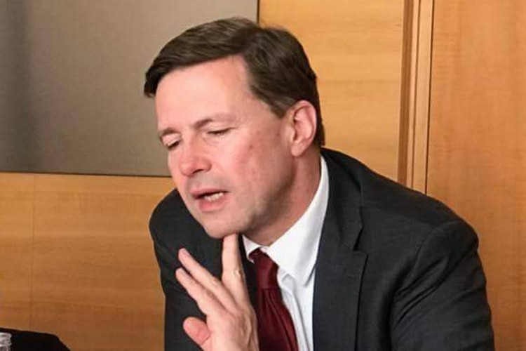 Zajbert: Tema razgovora Merkelove, Šmita i Incka neće biti uklanjanje bilo koje vlade