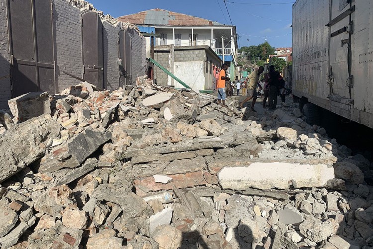 Razoran zemljotres pogodio Haiti: "Užasno nas je strah"