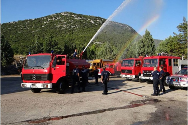 Buknuo požar u blizini Neuma