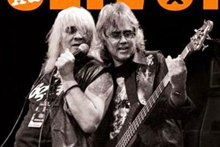 Riblja čorba i prijatelji ukrštanjem gitara podižu "spomenik" prijatelju