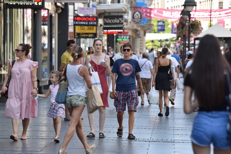 Korona se ne smiruje, skoro 1.300 novih slučajeva u Srbiji