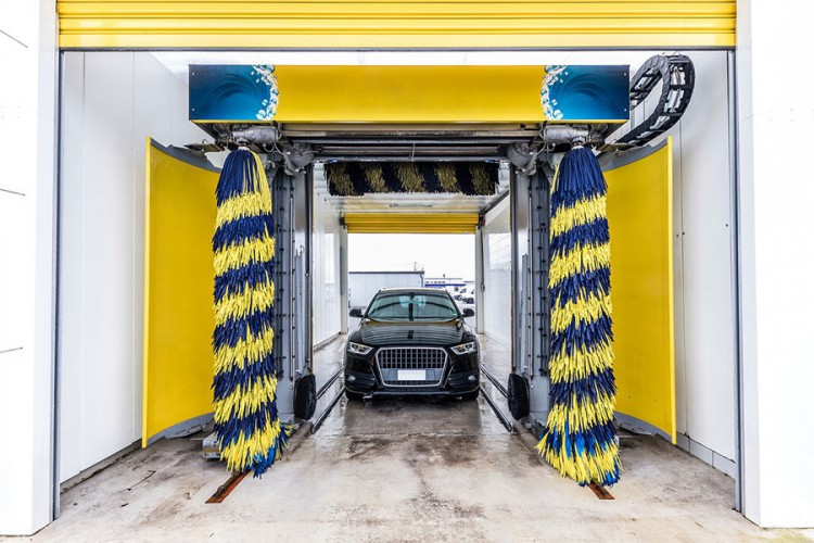 Šta se desi kada se gepek otvori u auto-praonici