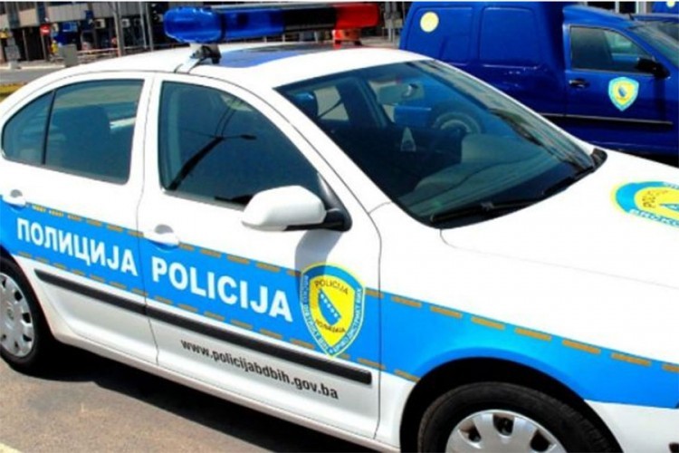 Detonacija oštetila ugostiteljski objekat i automobil