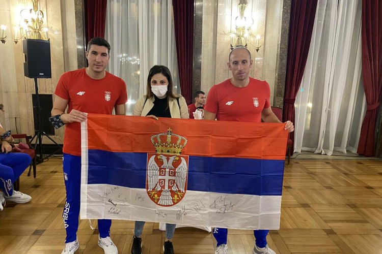 Boško ide na liječenje, Meridian kupio zastavu sa potpisima olimpijaca