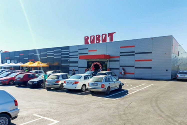 Otvoren hipermarket Robot u Kalesiji