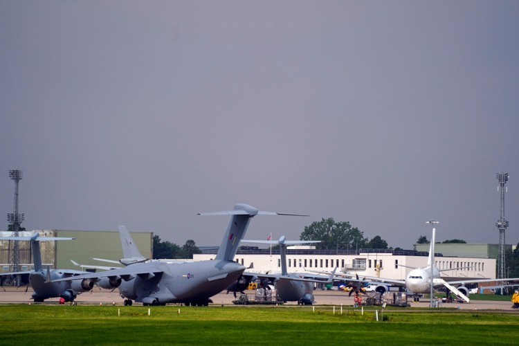 Najmanje 20 osoba stradalo na aerodromu u Kabulu