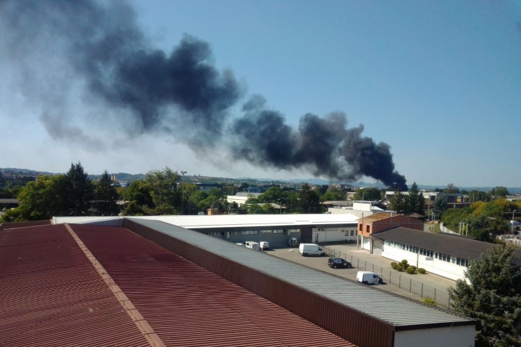 Gori skladište u Banjaluci, ugrožene kuće