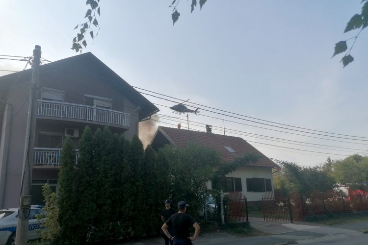 Snimak iz vazduha: Helikopter izbacio 20 tona vode na požar u Banjaluci