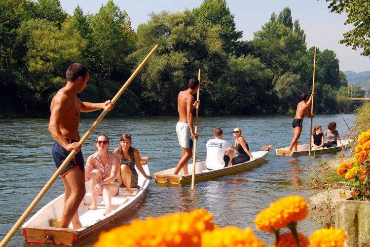 U vožnji dajak čamcem u Banjaluci uživalo 300 osoba