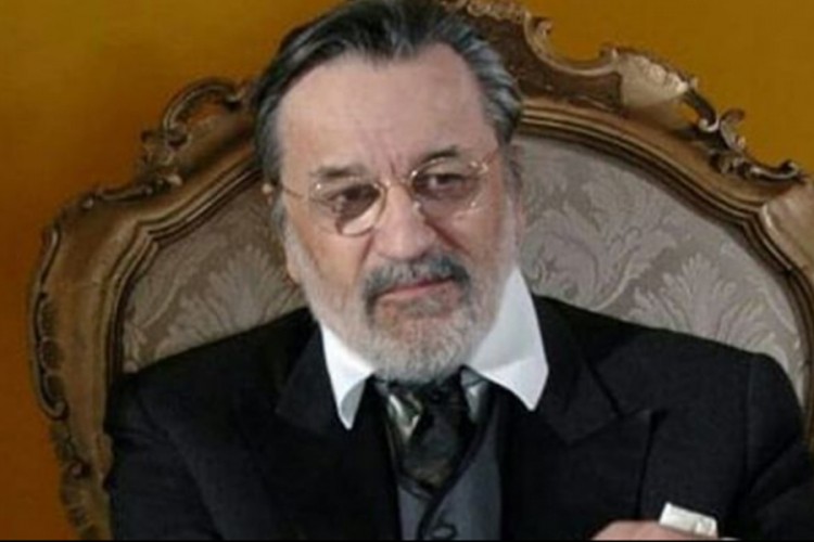 Dragan Nikolić na prijemu za pozorišnu akademiju pjevao legendarni hit