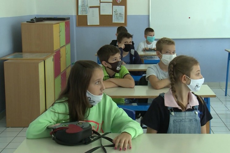 Mnoge škole čeka katanac