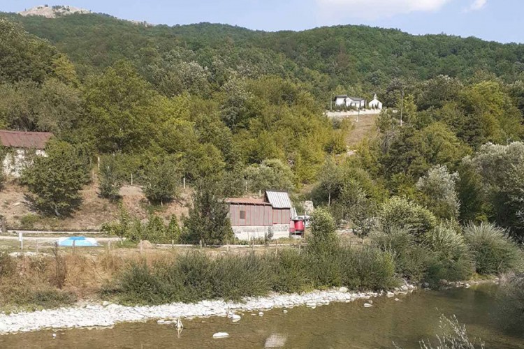 Mjestašce u odumiranju: Ulogom šeta više kokoški, nego stanovnika