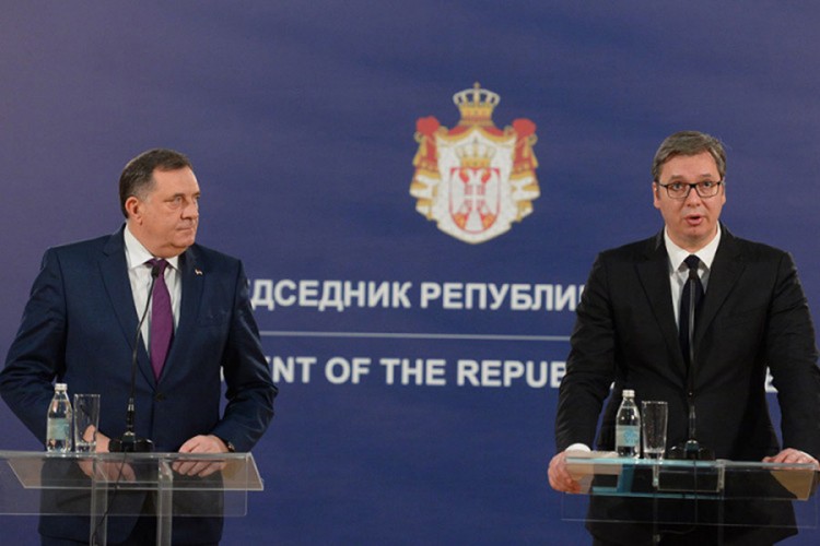 Vučić predao Dodiku prednacrt zajedničkog zakona