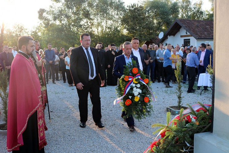 Osveštan Spomen-park za 405 ubijenih Srba kod Dervente