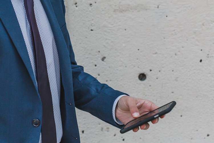 Muškarcu izvađen telefon iz stomaka
