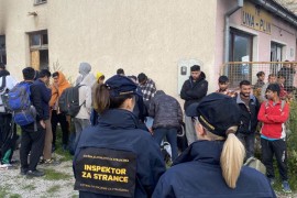 Iz napuštenih objekata deložirano 70 migranata