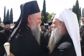 Patrijarh Porfirije stigao u Crnu Goru, srdačan susret sa Joanikijem
