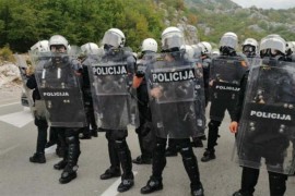 Mediji: Policija na Cetinju dobila nalog, razbiti barikade