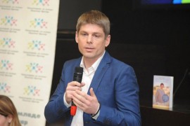 Arno Gujon recituje srpsku rodoljubivu poeziju
