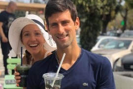 Jelena podijelila snimak Novaka dok pere suđe: "Treću smenu radim da ...