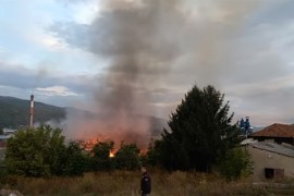 Požar u nekadašnjoj fabrici dječjeg namještaja