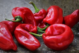 Kako da najbrže oljuštite paprike za ajvar i zimnicu