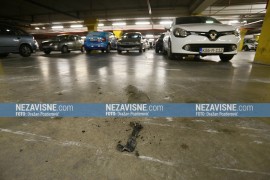 Gorio auto u garaži tržnog centra u Banjaluci