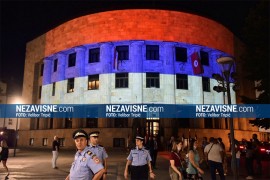 Palata Republike u bojama srpske zastave